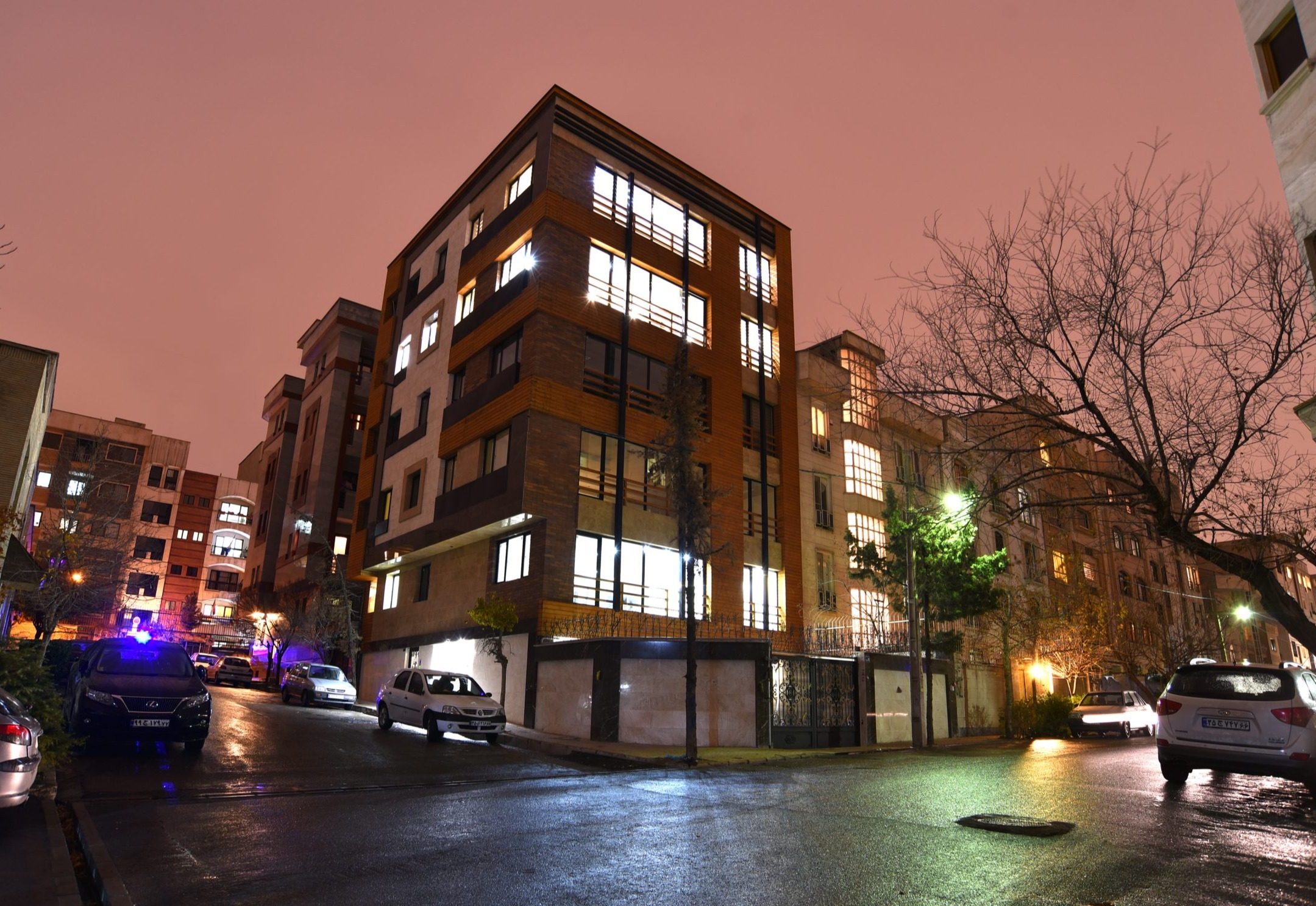 ساختمان مسکونی سعادت آباد